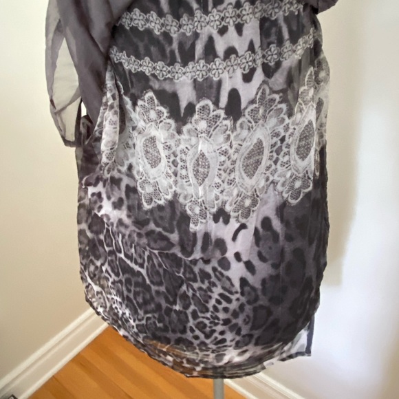 Miilla Women’s Layered Sheer Grey and Black Tunic Size: M - Picture 8 of 9